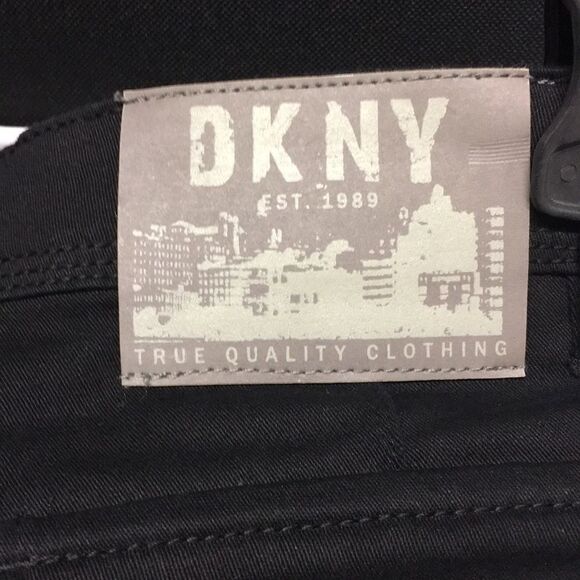 NWT DKNY cargo short - Picture 4 of 7